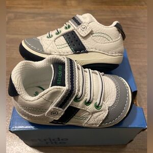 Stride Rite- Size 4M - Artie Shoe